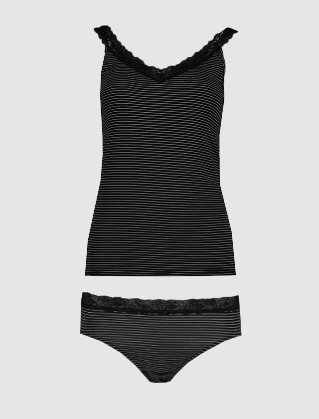 Schwarz-weiß gestreiftes Unterwäsche-Set bestehend aus einem Top mit Spitze und einem passenden Slip. Schwarz-weiß gestreiftes Unterwäsche-Set bestehend aus einem Top mit Spitze und einem passenden Slip.