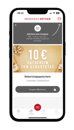 Ein Mobilgerät zeigt einen Gutschein im Modepark Röther für 10 € zum Geburtstag.