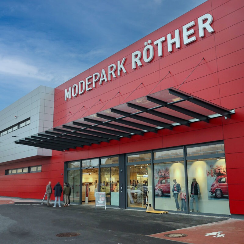 Modepark Röther in Lohmar präsentiert auf großzügigen und modern gestalteten Flächen die neuesten Trends der angesagtesten Modemarken Modepark Röther in Lohmar präsentiert auf großzügigen und modern gestalteten Flächen die neuesten Trends der angesagtesten Modemarken