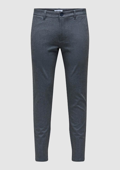 Graue, schmal geschnittene Hose.