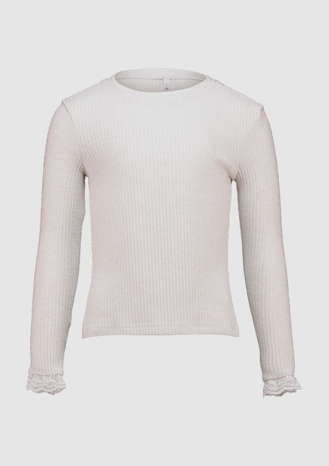 Langarmshirt in hellem Beige mit Rippstruktur und Spitzenverzierungen an den Ärmeln.