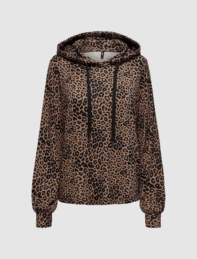 Ein brauner Hoodie mit Leopardenmuster und Kapuze.