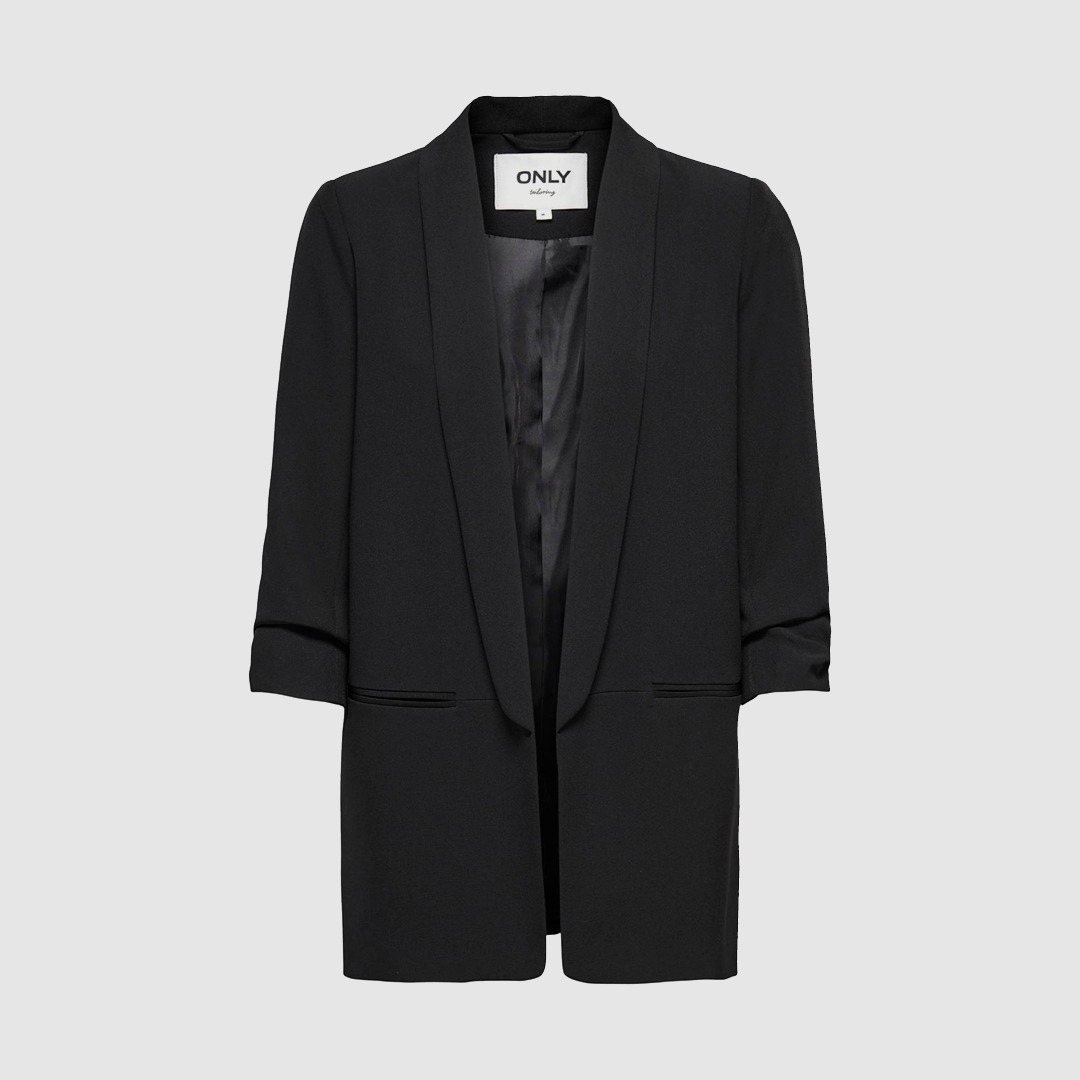 Schwarzer Blazer ohne Verschluss mit drei-vier-langen Ärmeln. Schwarzer Blazer ohne Verschluss mit drei-vier-langen Ärmeln.