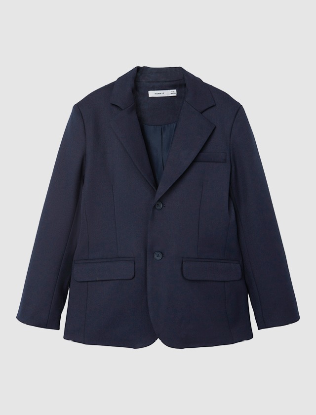 Dunkelblauer Jungenblazer mit Knöpfen an der Vorderseite, perfekt für besondere Anlässe oder elegante Looks. Dunkelblauer Jungenblazer mit Knöpfen an der Vorderseite, perfekt für besondere Anlässe oder elegante Looks.