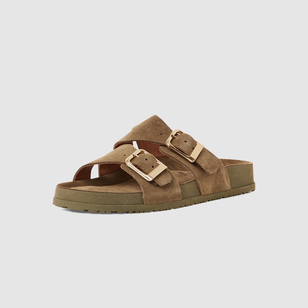 Braune Sandalen mit zwei Riemen und goldenen Schnallen.