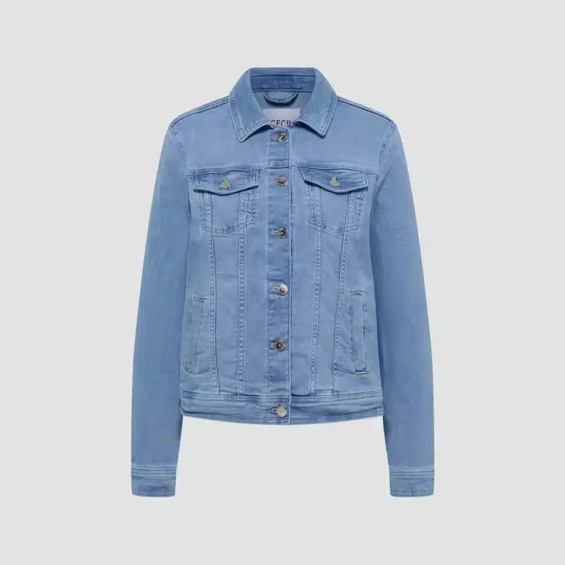mpr_2026-07_20p_30p_5_teile_lp_1080 x 1080_04 Hellblaue Jeansjacke von Cecil mit Knopfleiste, Brusttaschen und Ziernähten.